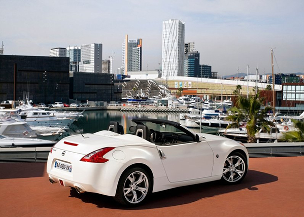 https://wcar.sets.lv/cars/Nissan/370Z rodsters/026293c870e633c72d7cd3ba7bde0ef0.jpg